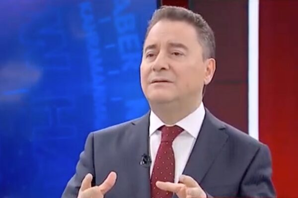 DEVA Partisi Genel Başkanı Babacan, gazeteci Nil Gülsüm’ün sunduğu programda