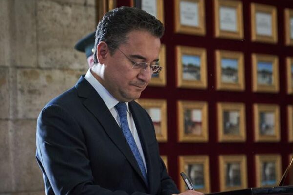 Demokrasi ve Atılım (DEVA) Partisi Genel Başkanı Ali Babacan, Binyamin