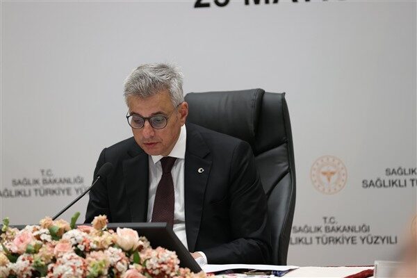 Sağlık Bakanı Kemal Memişoğlu, AK Parti Batman İl Başkanlığı’nı ziyaret
