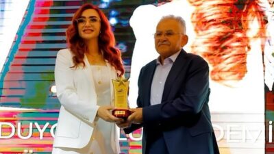 Kayseri Büyükşehir Belediye Başkanı Memduh Büyükkılıç, Kayseri Gazeteciler Cemiyeti tarafından