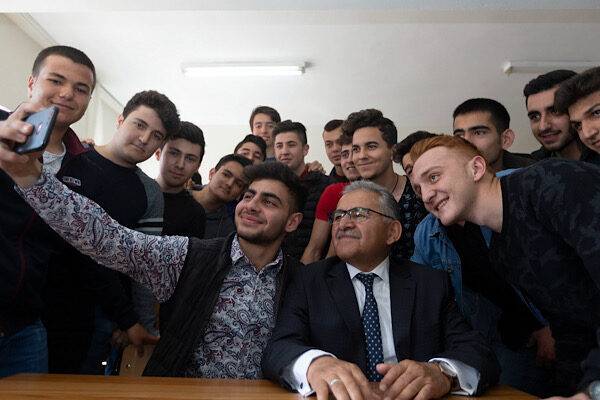 Kayseri Büyükşehir Belediye Başkanı Dr. Memduh Büyükkılıç, Yükseköğretim Kurumları Sınavı