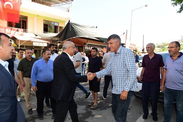 Malatya Büyükşehir Belediye Başkanı Sami Er, Pütürge ilçesinde gerçekleştirdiği ziyaretlerde