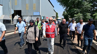 Kepez Belediye Başkanı Mesut Kocagöz, Zeytinlik Mahallesi’ndeki Hurdacılar Sitesi’nde yürütülen
