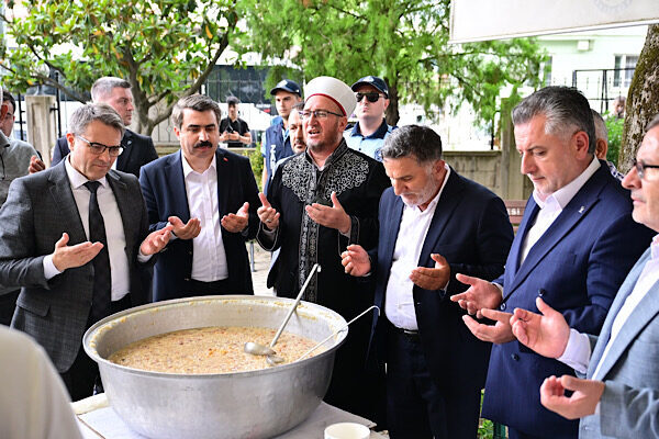 Yıldırım Belediye Başkanı Oktay Yılmaz, Samanlı Mahallesi’nde esnaf ve vatandaşlarla