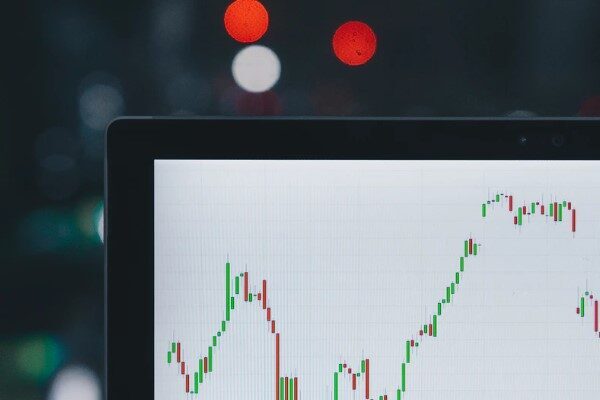 Analizde, BIST 100 endeksinin günü yüzde 1,36 kayıpla 13.501 puanda