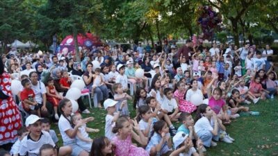M. Turgut Ünlü Açık Hava Tiyatrosu önünde düzenlenen etkinliklere Orhangazi