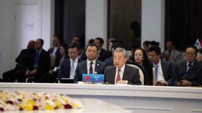Çin Dışişleri Bakanı Wang Yi, dün Kırgızistan’ın Çolpon-Ata kentinde düzenlenen