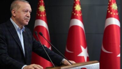 Cumhurbaşkanı Recep Tayyip Erdoğan, 665. Tarihi Kırkpınar Yağlı Güreşleri’nde başpehlivanlık