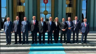 Cumhurbaşkanı Yardımcısı Yılmaz, Malatya Büyükşehir Belediye Başkanı Sami Er ve
