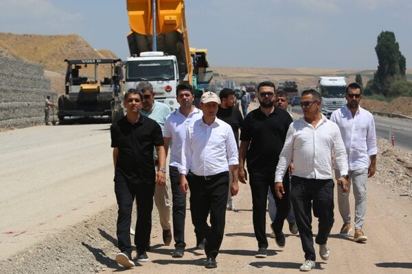 Batman Valiliği, Diyarbakır-Batman Yolu Diktepe Geçişi Projesi’nde yürütülen çalışmaların Vali