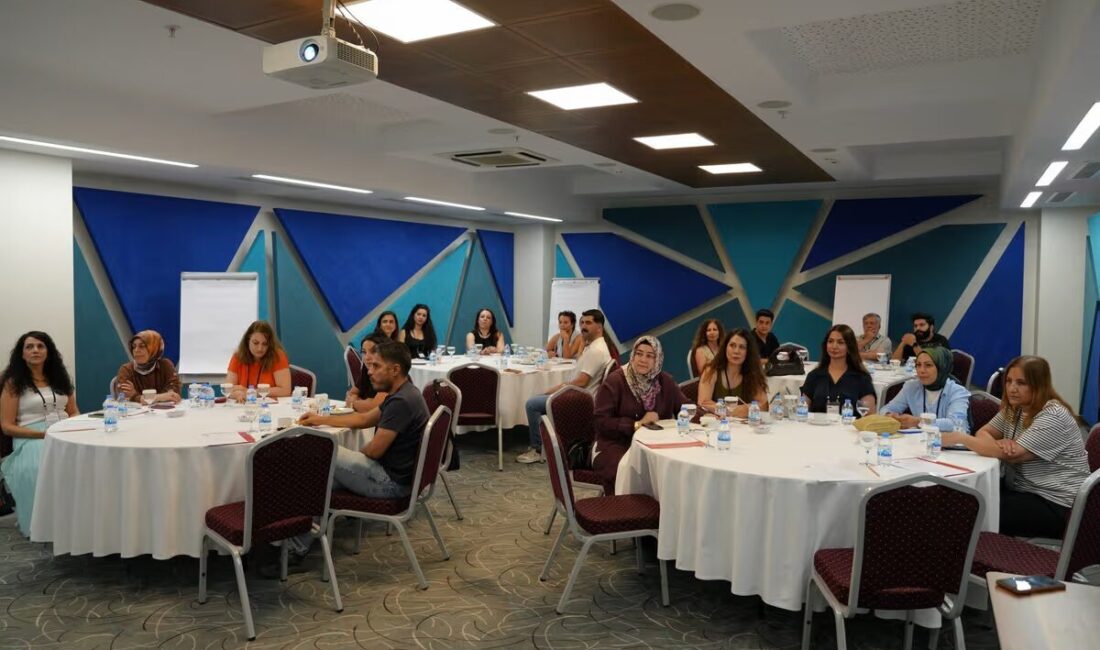 Diyarbakır Büyükşehir Belediyesi çalışanları ile Kadın Dostu Kentler(KDK) sivil toplum
