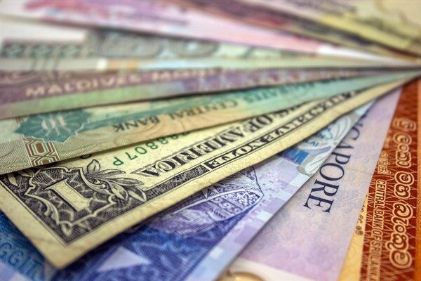 Döviz piyasalarında euro ve İngiliz sterlini ABD doları karşısında sınırlı