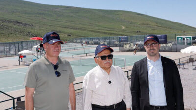 Kayseri Erciyes’in ev sahipliğinde düzenlenen Dünya Tenis Turu müsabakaları sürüyor.
