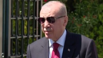 Cumhurbaşkanı Erdoğan, cuma namazı çıkışında basın mensuplarının gündeme ilişkin sorularını