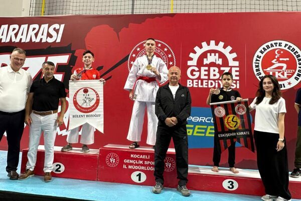 Gemlik Belediyespor Karate Takımı, Kocaeli’de düzenlenen 1’inci Uluslararası Gebze Grand