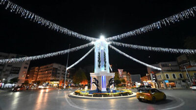 Bursa’nın Gemlik ilçesinde yer alan Gemlik Meydanı, yürütülen aydınlatma çalışmalarıyla