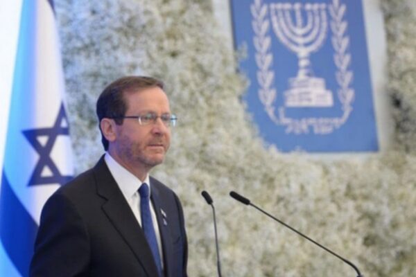 İsrail Cumhurbaşkanı Isaac Herzog, yayımladığı açıklamada, 192’nci Pilot Kursu mezunlarını