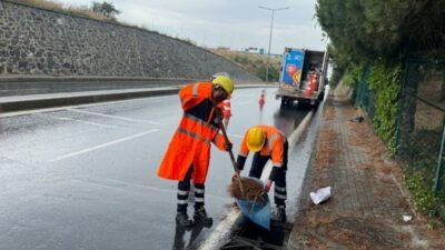 İstanbul’da etkili olan kuvvetli sağanak nedeniyle İBB ekipleri teyakkuza geçti.