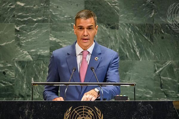 İspanya Başbakanı Pedro Sanchez, Palma de Mallorca’da Kral Felipe ile