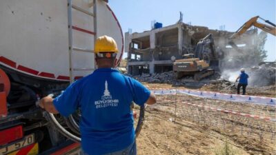 İzmir Büyükşehir Belediyesi, kaçak yapılaşmayla mücadele kapsamında Gaziemir Aktepe ve