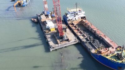 İzmir Büyükşehir Belediyesi’nin İzmir Körfezi’nde sürdürdüğü dip tarama çalışmaları deniz
