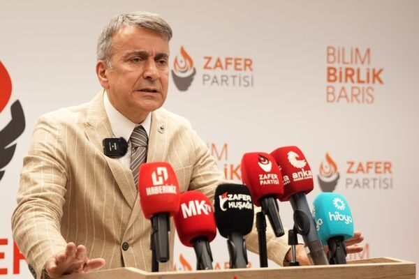 Karamahmutoğlu, Kıbrıs’ta yeniden gündeme gelen çözüm arayışlarını eleştirerek, iki devletli