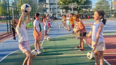 Kayapınar Belediyesi tarafından düzenlenen ücretsiz yaz spor kursları bu yıl