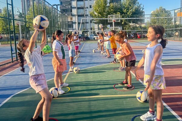 Kayapınar Belediyesi tarafından düzenlenen ücretsiz yaz spor kursları bu yıl
