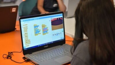 Kepez Belediyesinden yapılan açıklamada, göre çocuklar astronomi, robotik kodlama, matematik,