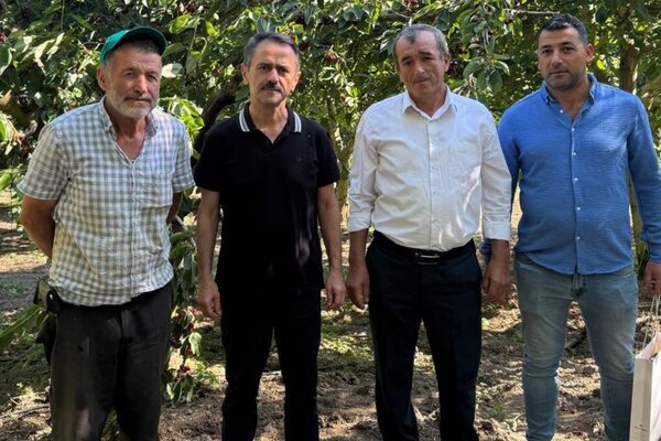 Kocaeli Valisi İlhami Aktaş, Karamürsel Akçat Mahallesini ziyaret etti. Vali