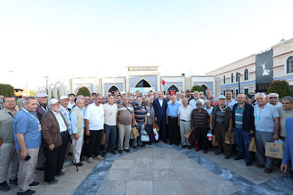 Konya Büyükşehir Belediyesi tarafından 31 ilçedeki emeklilere yönelik düzenlenen “Hatırdan