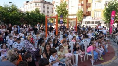 Maltepe Belediyesinden yapılan açıklamaya göre, yaz boyunca çocukları sanatla buluşturmayı