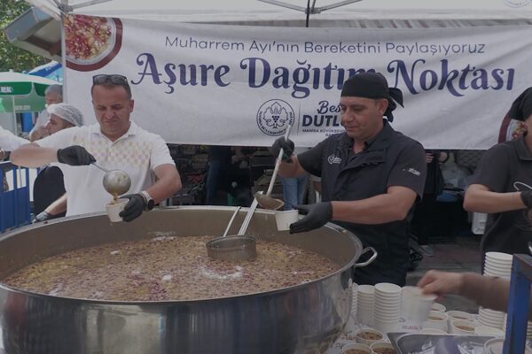 Manisa Büyükşehir Belediyesi, Muharrem ayı dolayısıyla kent genelinde aşure ikramı