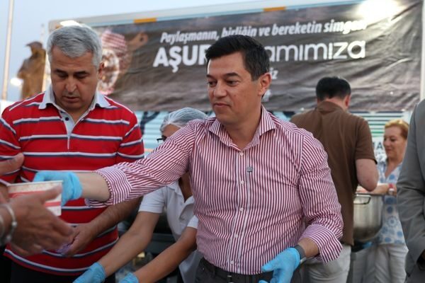 Marmaris Belediyesi, Muharrem ayı dolayısıyla yaklaşık 2 bin kişiye aşure