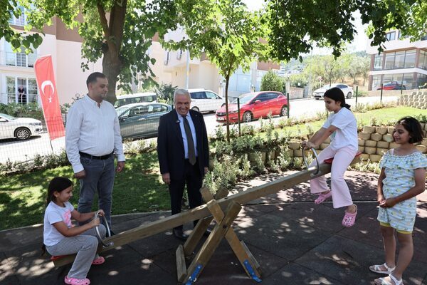 Nilüfer Belediyesi tarafından Çalı Mahallesi’nde yapımı tamamlanan Mehmetçik Parkı düzenlenen