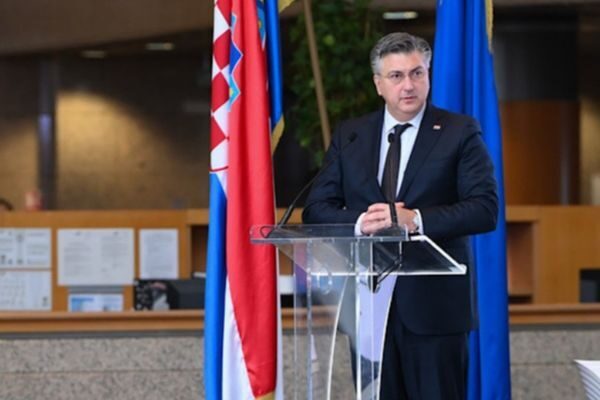 Hırvatistan Başbakanı Andrej Plenkovic, Moldova Başbakanı Vasile Tofan ile telefon