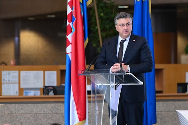 Hırvatistan Başbakanı Andrej Plenkovic, Grubišno Polje’de yeni yaşlı bakım merkezinin