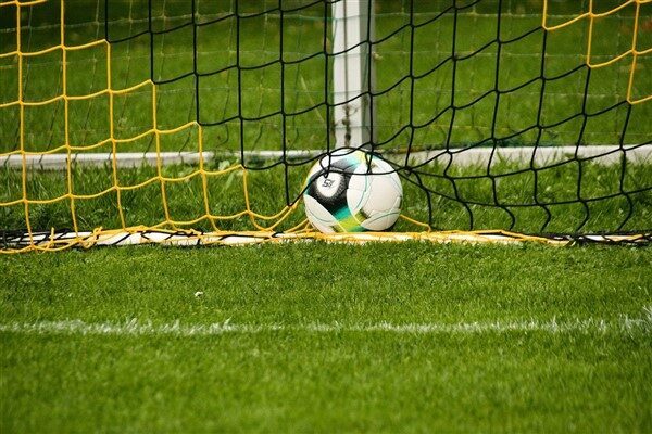 Kamuyu Aydınlatma Platformuna (KAP) yapılan açıklamada, ”Profesyonel futbolcumuz Serdar Saatçı’nın,