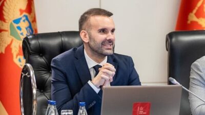 Karadağ Başbakanı Milojko Spajic, Bokokotorska Körfezi’nde gerçekleştirilen deniz ve su