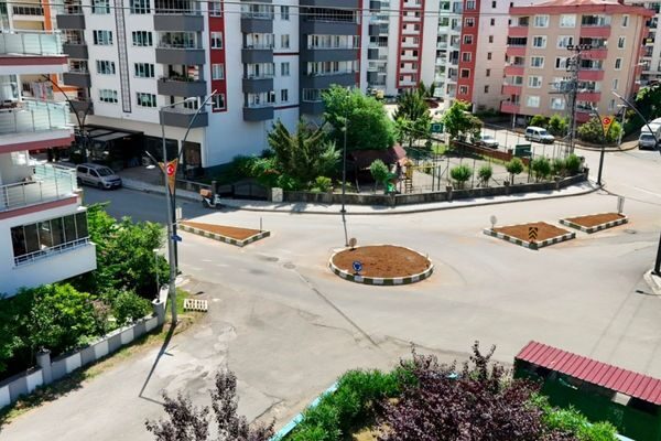 Fen İşleri Müdürlüğü ekiplerince, Teyyaredüzü Mahallesi Şehit Tuğgeneral Bahtiyar Aydın