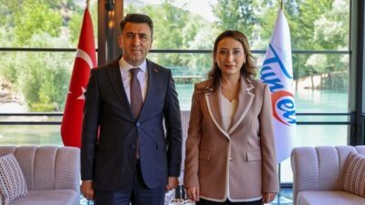 Tunceli Nazımiye Kaymakamlığı’na atanan Pınar Ayaz, Tunceli Valisi Şefik Aygöl’ü