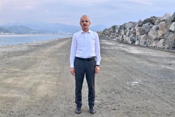 Ulaştırma ve Altyapı Bakanı Abdulkadir Uraloğlu, Pakistan heyetini İstanbul’da düzenlenen