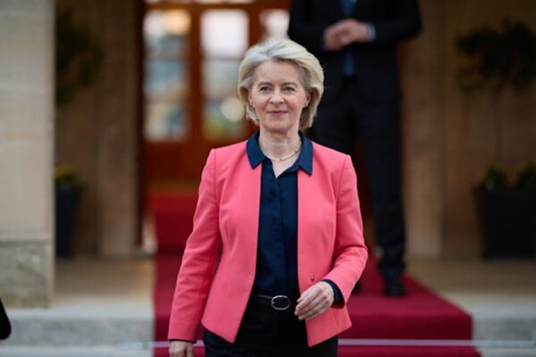 Avrupa Komisyonu Başkanı Ursula von der Leyen, Ermenistan’ın reform yolunda