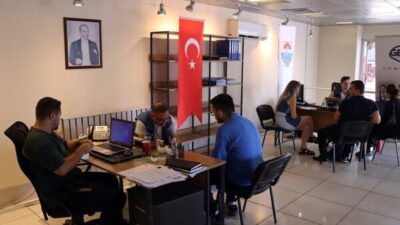 Yalova Belediyesi’nin istihdama yönelik hayata geçirdiği projelerden biri olan İstihdam Ofisi,
