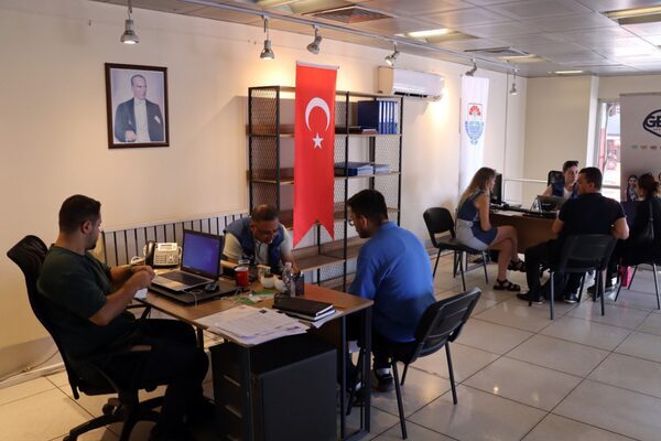 Yalova Belediyesi’nin istihdama yönelik hayata geçirdiği projelerden biri olan İstihdam Ofisi,