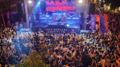 Aydın Büyükşehir Belediyesinin düzenlediği Yaz Konserleri kapsamında sanatçı Eypio, Nazilli