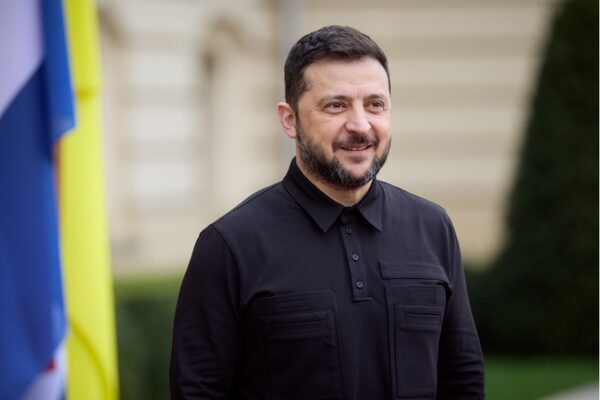 Ukrayna Devlet Başkanı Volodimir Zelenski, Khartiia Tugayı’nın kurucusu Ihor Obolenskyi