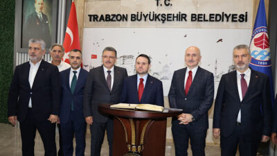 Adalet Bakanı Akın Gürlek, Trabzon Büyükşehir Belediyesi’ni ziyaret etti. Bakan