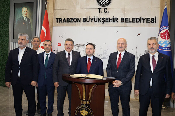 Adalet Bakanı Akın Gürlek, Trabzon Büyükşehir Belediyesi’ni ziyaret etti. Bakan