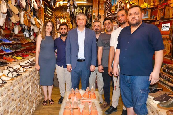 Adana Valisi Mustafa Yavuz, her hafta farklı bölgelerde gerçekleştirdiği esnaf